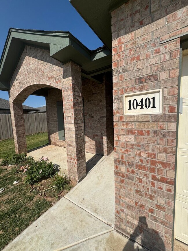 Building Photo - Newer Construction 3/2/2 Located in Beacon Point CISD