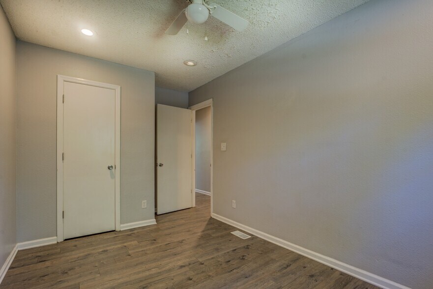 Room 2 - 302 Atlanta Ave SE