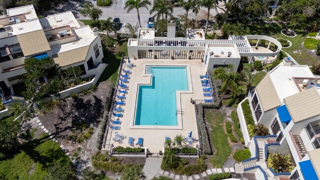 Building Photo - One of Longboat Key’s premier waterfront c...