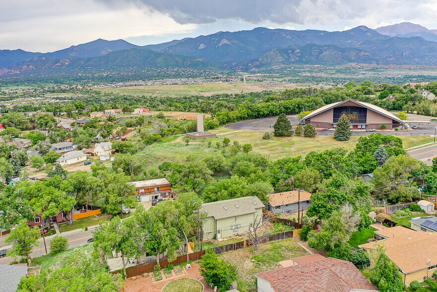 Building Photo - 619 Manitou Blvd