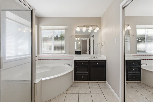 Building Photo - 905 Winged Foot Dr