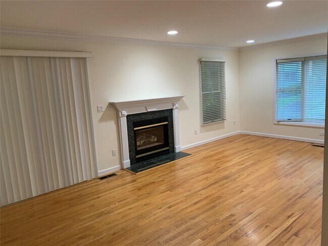 Building Photo - 243 Boulevard