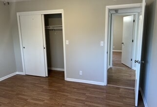 Building Photo - 2201 Saratoga Dr