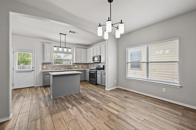 Building Photo - 11729 Channing Dr