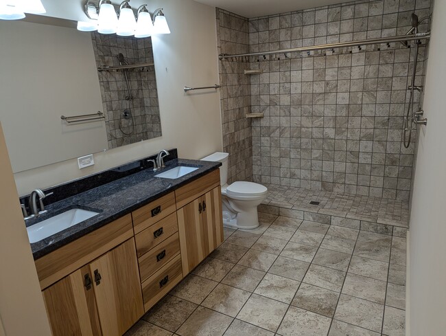 Master bathroom - 72 W Market St