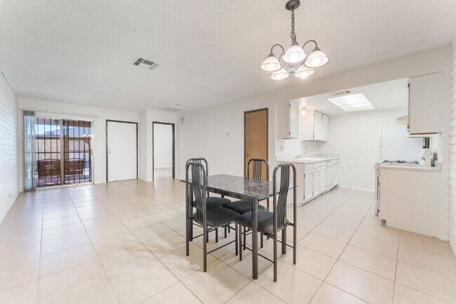 Building Photo - Single Story Condo One Bedroom and One Bathroom with a Washer and Dryer