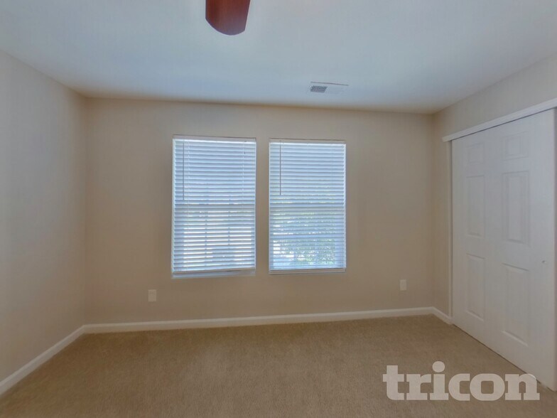 Building Photo - 394 Morning Dew Dr