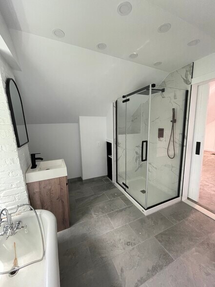 Master Bathroom - 4148 S Pipestone Rd