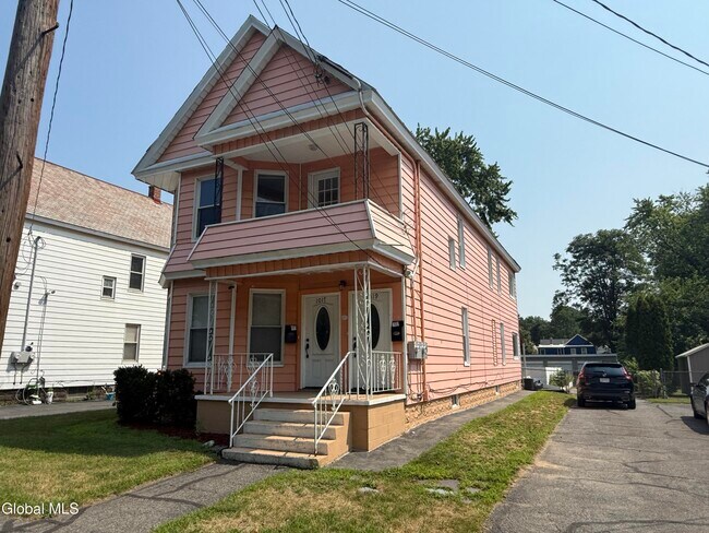 Building Photo - 1017 Hegeman St