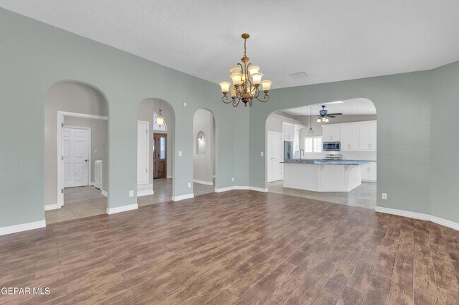 Building Photo - 232 Ave Mirador