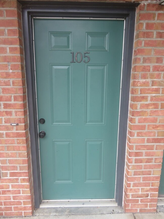 Building Photo - Laurel Villas #105 -3BR/2BA Available for AUGUST 2026 move in!