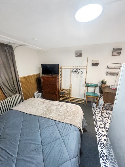 Building Photo - 208 2nd St S