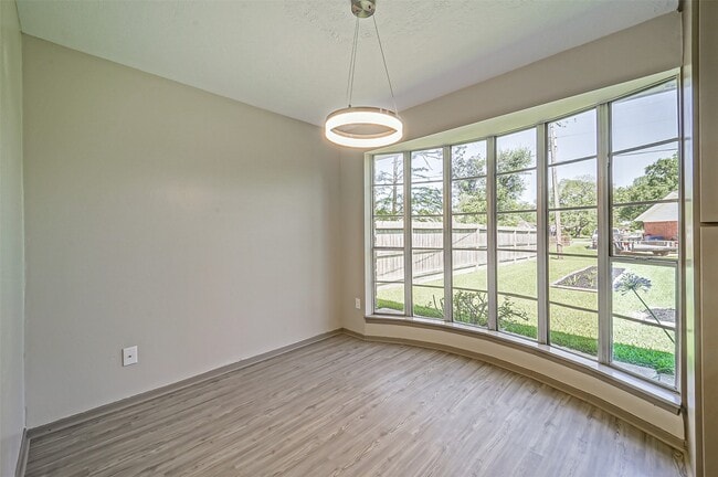 Building Photo - 407 Stratmore Dr