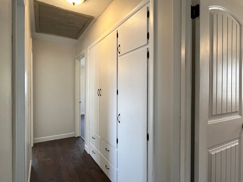 Hallway Storage - 1618 E 3rd Ave