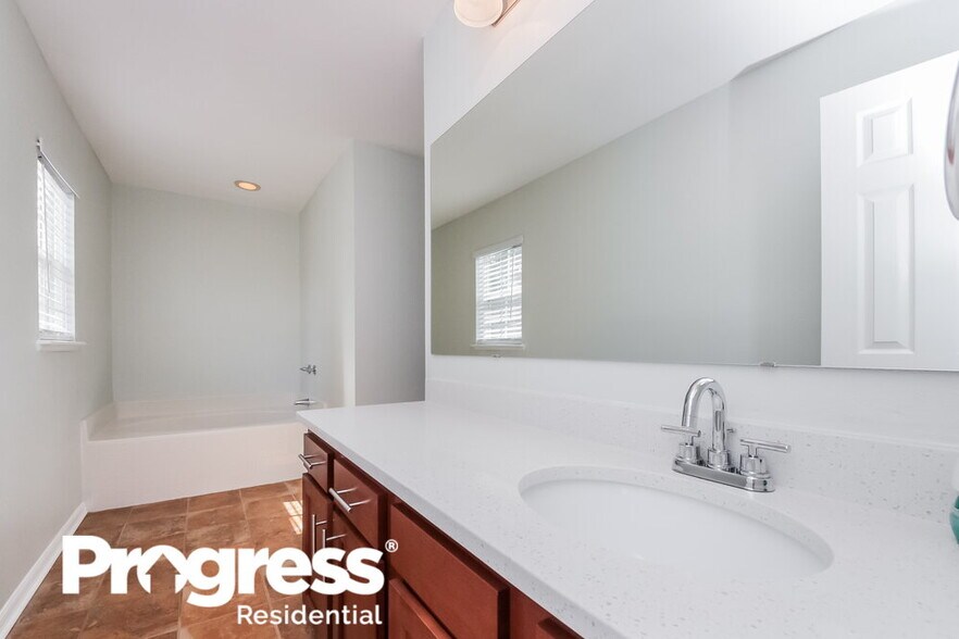 Building Photo - 9115 Hampton Cove Ct S