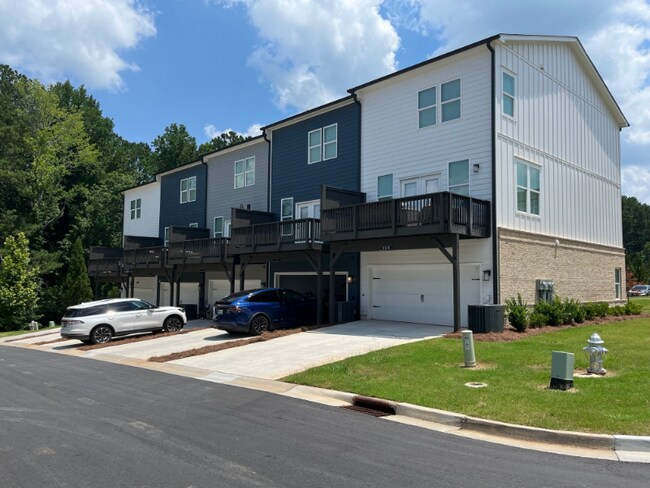 Building Photo - 912 Colton Dr