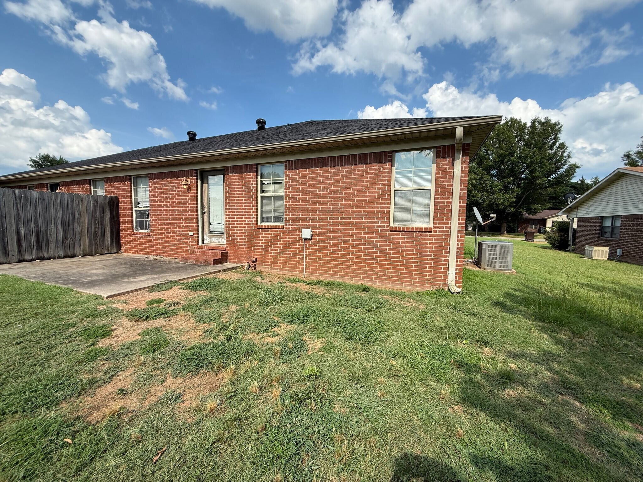 Building Photo - 1205 N Nashville Pl