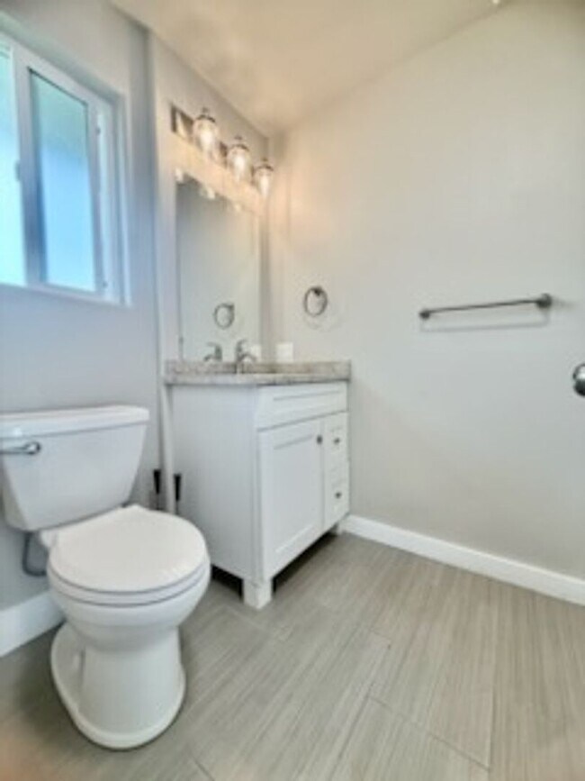 Building Photo - 3 Bedroom 1.5 Bath for rent in Waimea