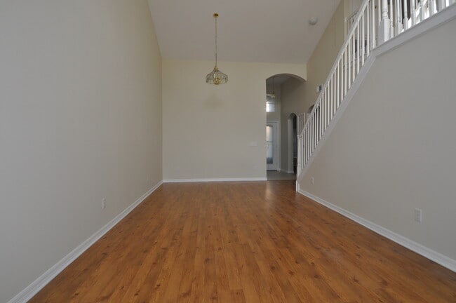 Building Photo - LAKE MARY: 3/2.5 Townhome in Feathers Edge