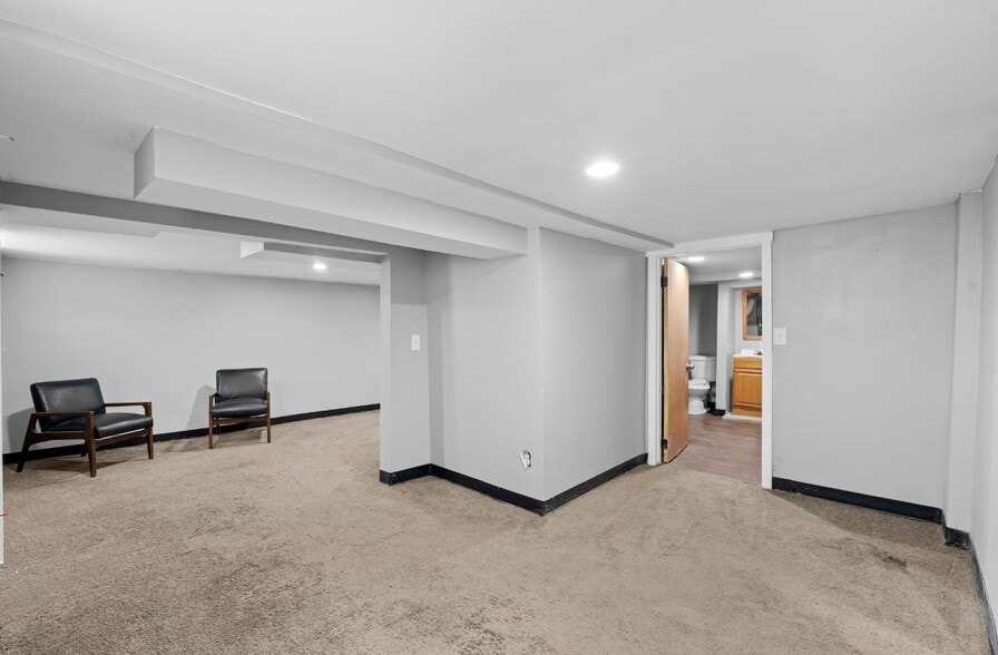 Building Photo - 243 Edgewood Pl