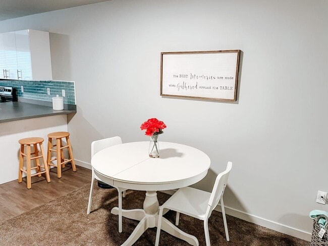 Building Photo - Brand New Modern Condo in Springville