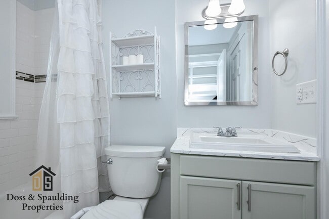 Building Photo - 409 Richardson Ave