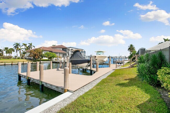 Building Photo - 874 Magnolia Ct