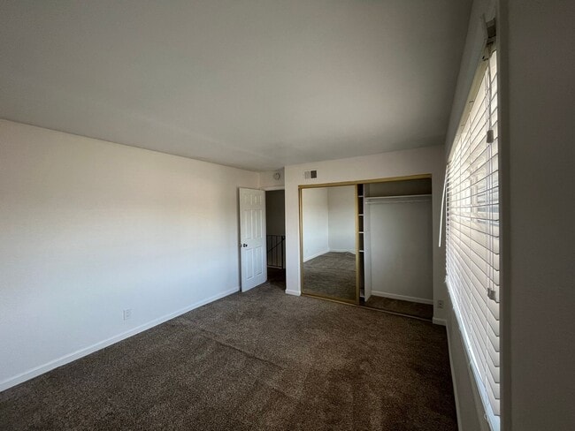 Building Photo - Spacious 3 Bedroom 1.5 Bath!!
