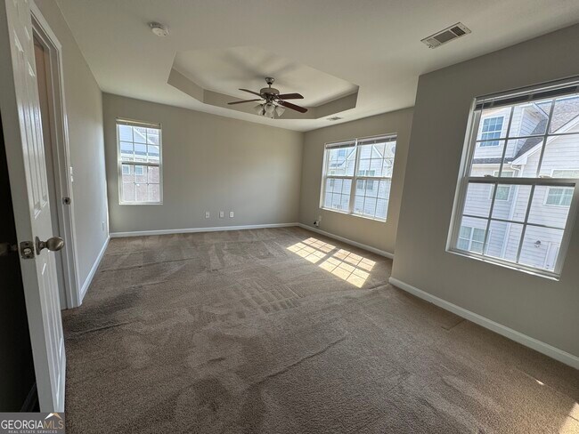 Building Photo - 272 Village Dr