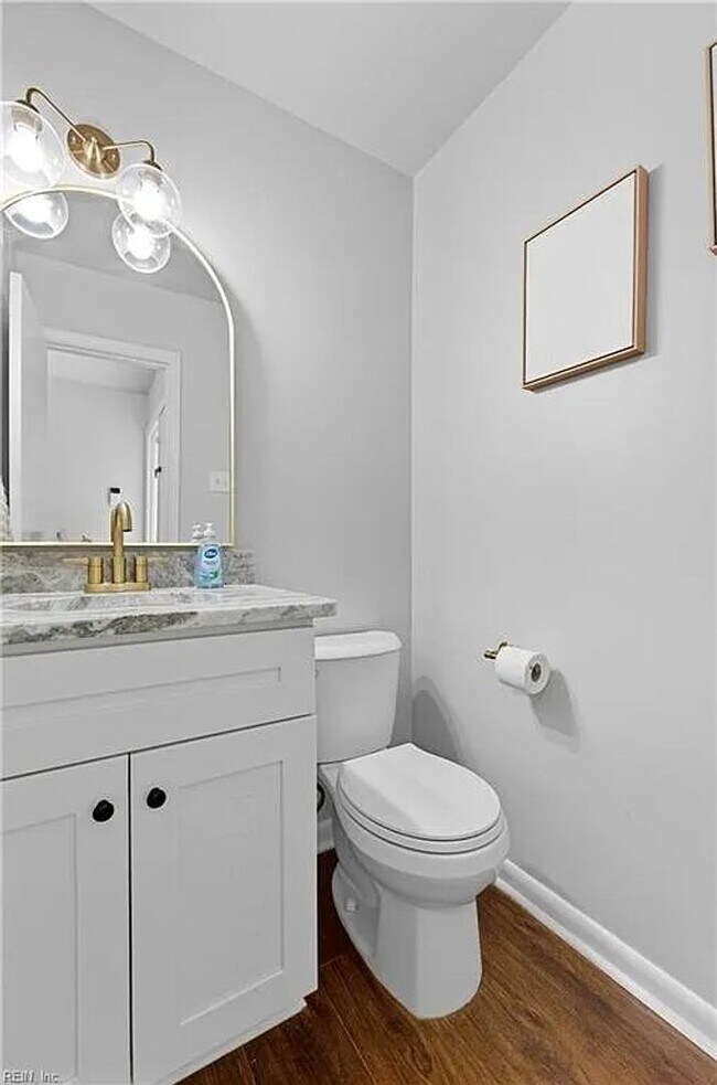 Building Photo - Updated 3BR Townhome — Assigned Parking, HOA Included, Military Welcome. Move in by March 31st an...