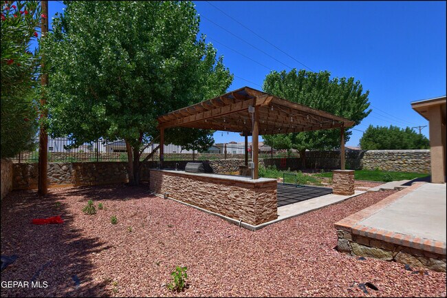 Building Photo - 5649 Valley Maple Dr
