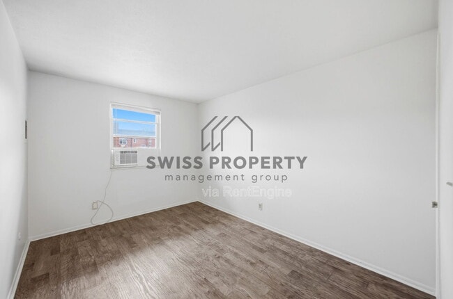 Building Photo - 544 Riverview Dr