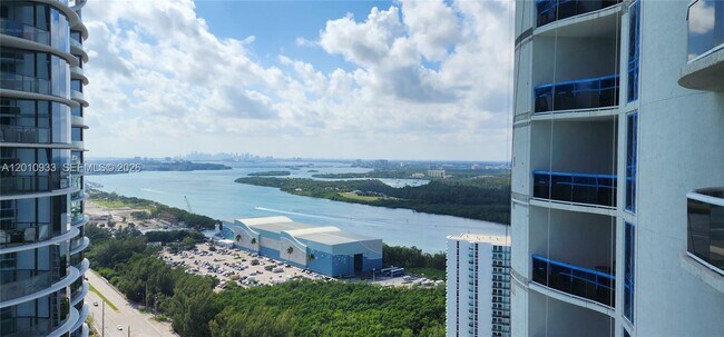 Building Photo - 15811 Collins Ave