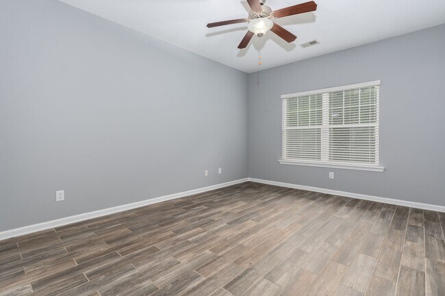 Building Photo - 223 Chestnut Oak Ln