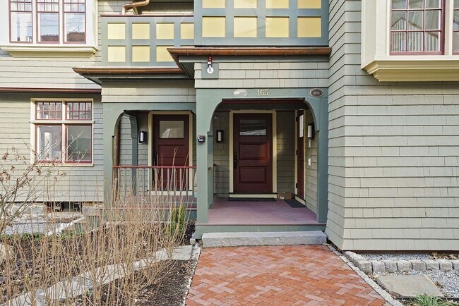 Building Photo - 165 Winthrop Rd