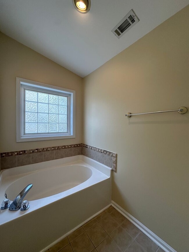 Building Photo - 204 Grandford Pl