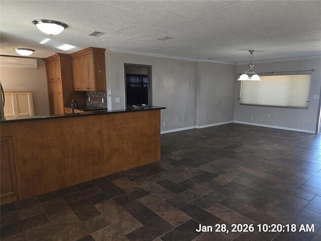 Building Photo - 1013 Greenbriar Dr