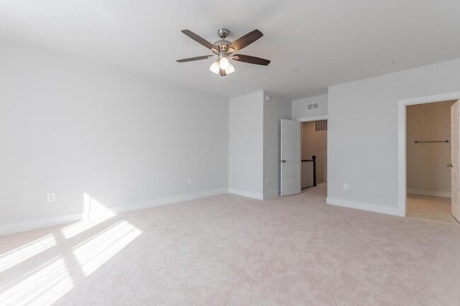 Building Photo - 2618 Lassen Dr