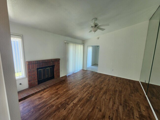 Building Photo - Sunset View! 3 Bedroom 2 Bath Home,