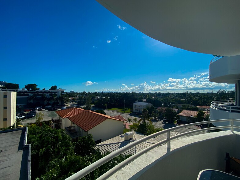 Building Photo - 9156 Collins Ave