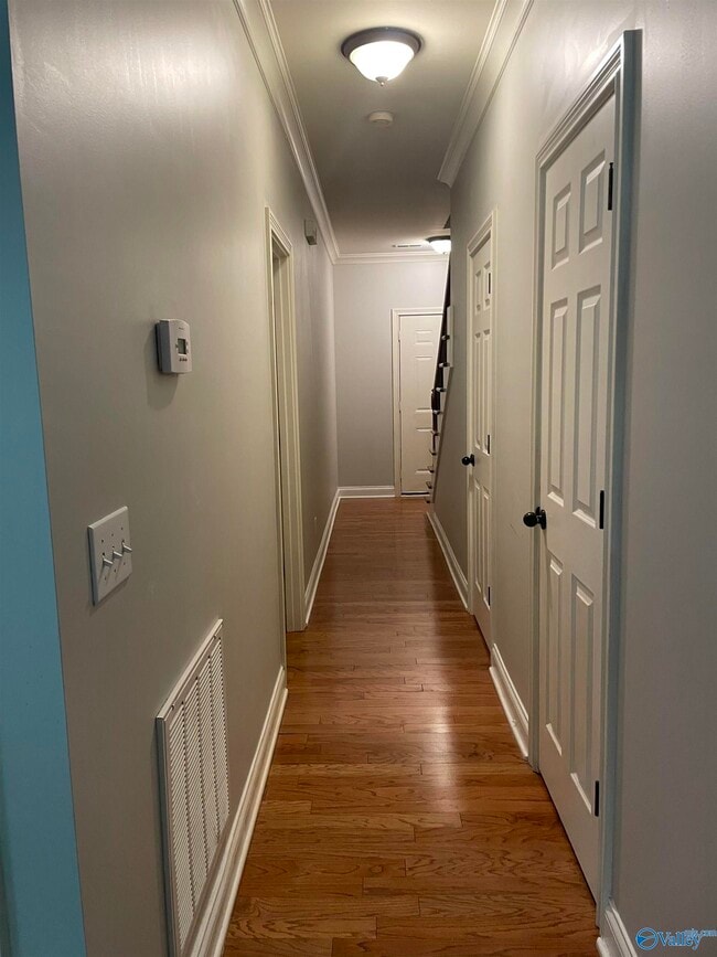 Building Photo - 212 Treetop Dr SE