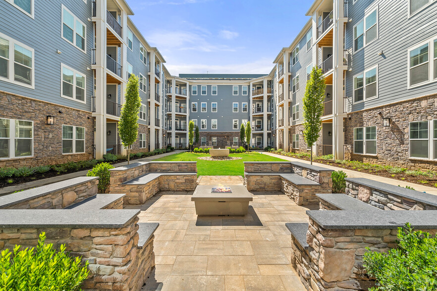 Relax on the courtyard at Hawthorne at Mills Gap in Asheville, North Carolina - Hawthorne at Mills Gap