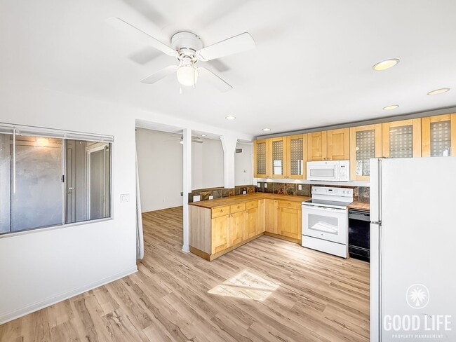 Building Photo - Great 2B/1.5BA Condo in Del Cerro for Rent!