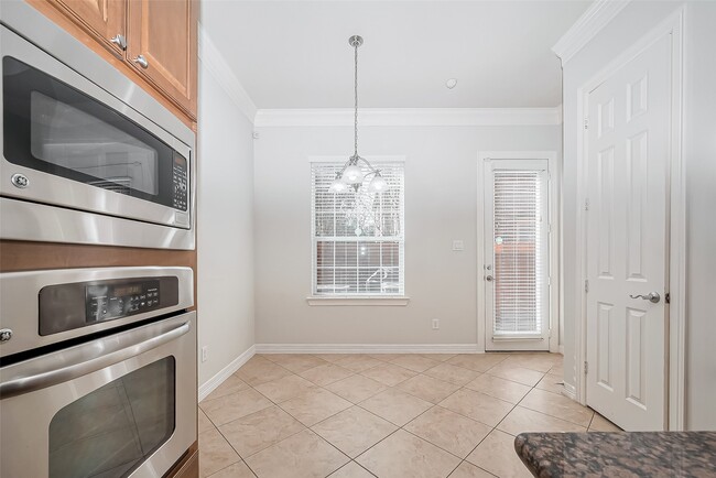 Building Photo - 1522 Olive Park