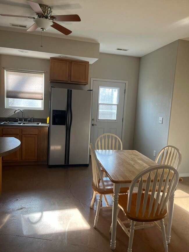 Building Photo - 625 State Rte W