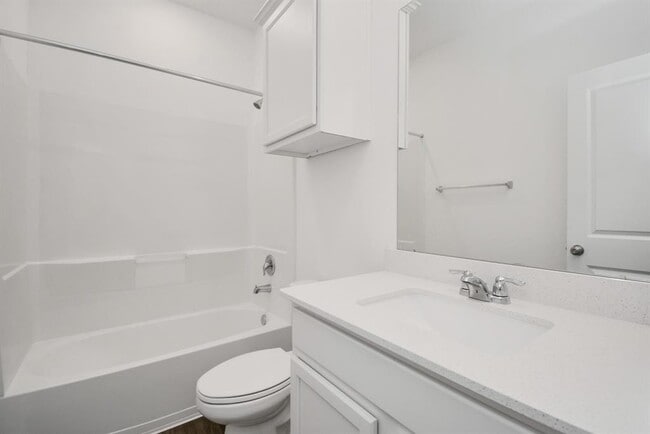 Building Photo - 15859 Kinlough Dr