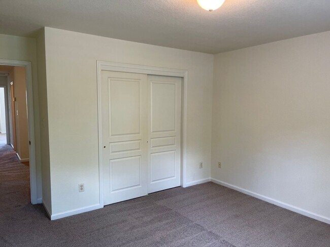Building Photo - Beautiful Norfolk Waterfront Condo!