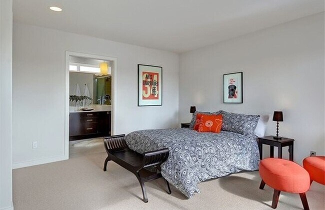 Building Photo - 3bd/2.5ba Seattle Townhome