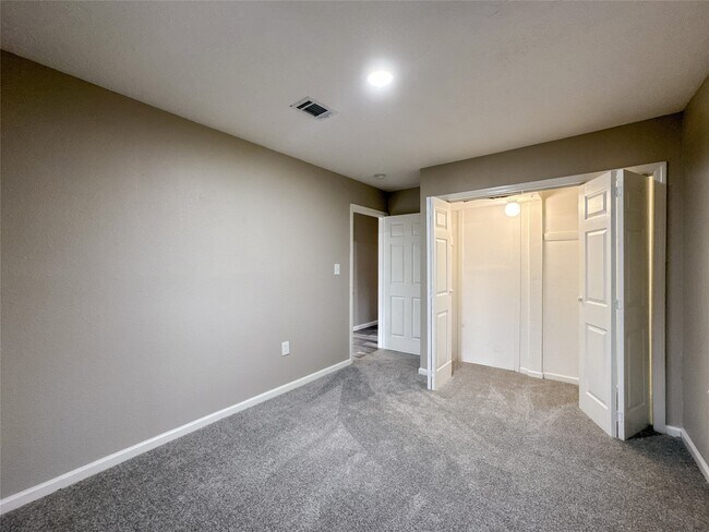 Building Photo - 7710 Claiborne St