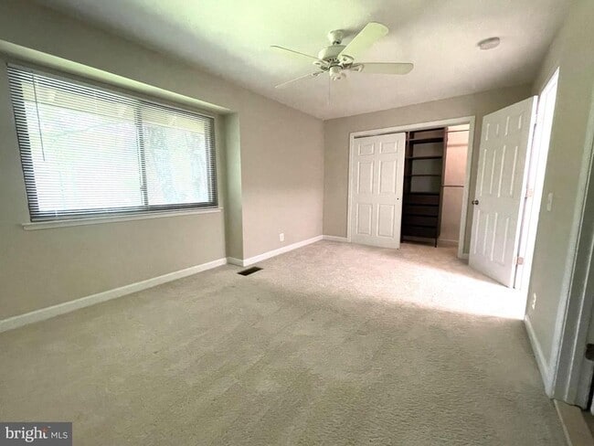 Building Photo - 2661 Glengyle Dr